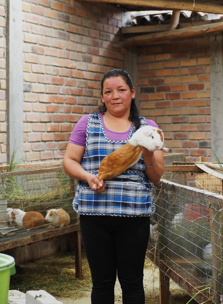 A1 - Blanca Morocho, Criadora de cuyes, Baños.jpg